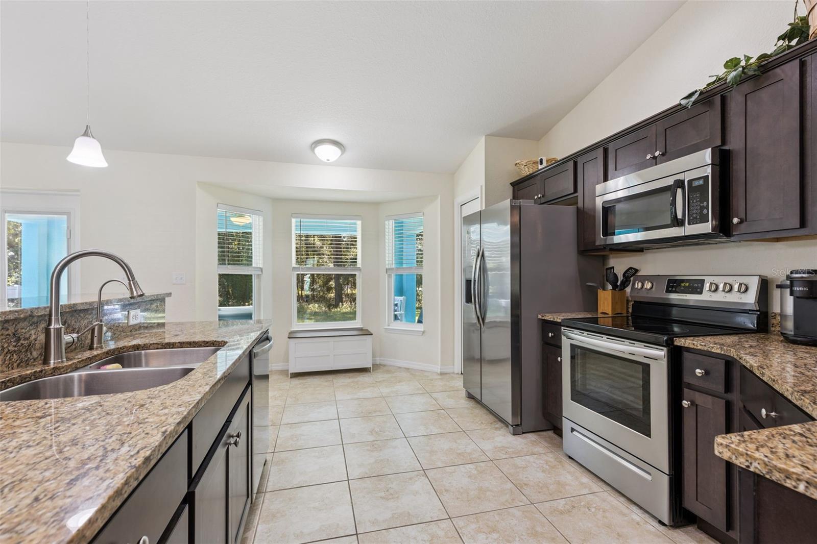 BELLEVIEWS SUNNY SKIES - Residential