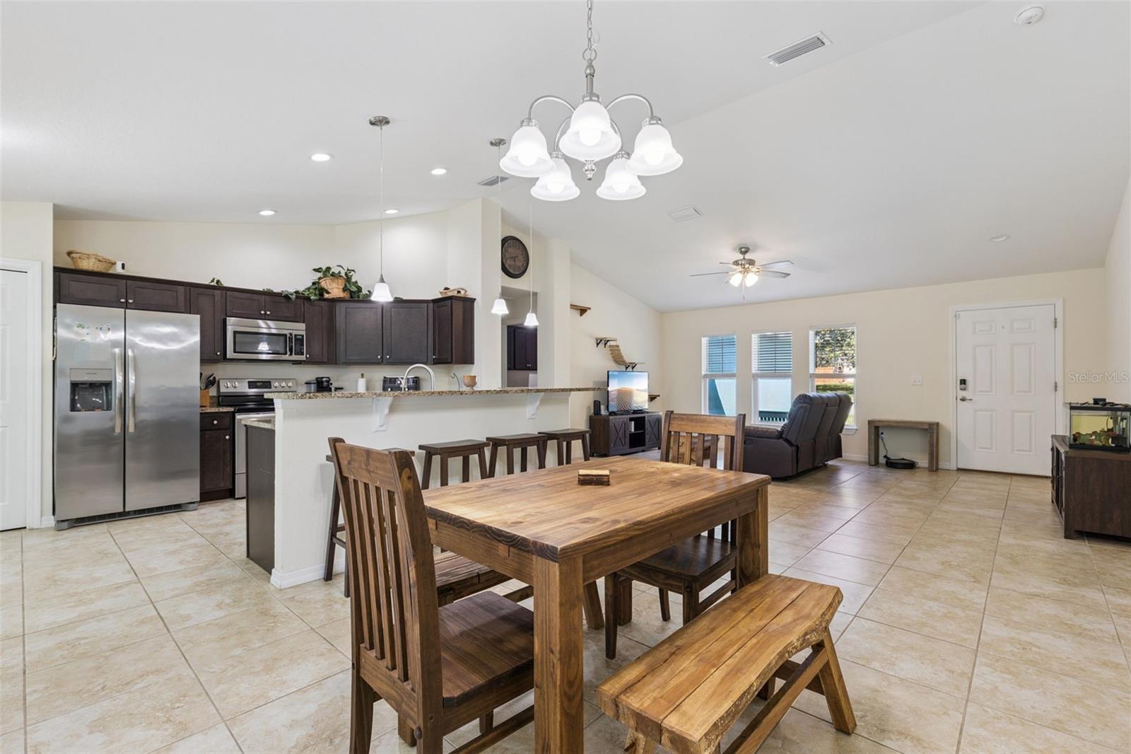 BELLEVIEWS SUNNY SKIES - Residential