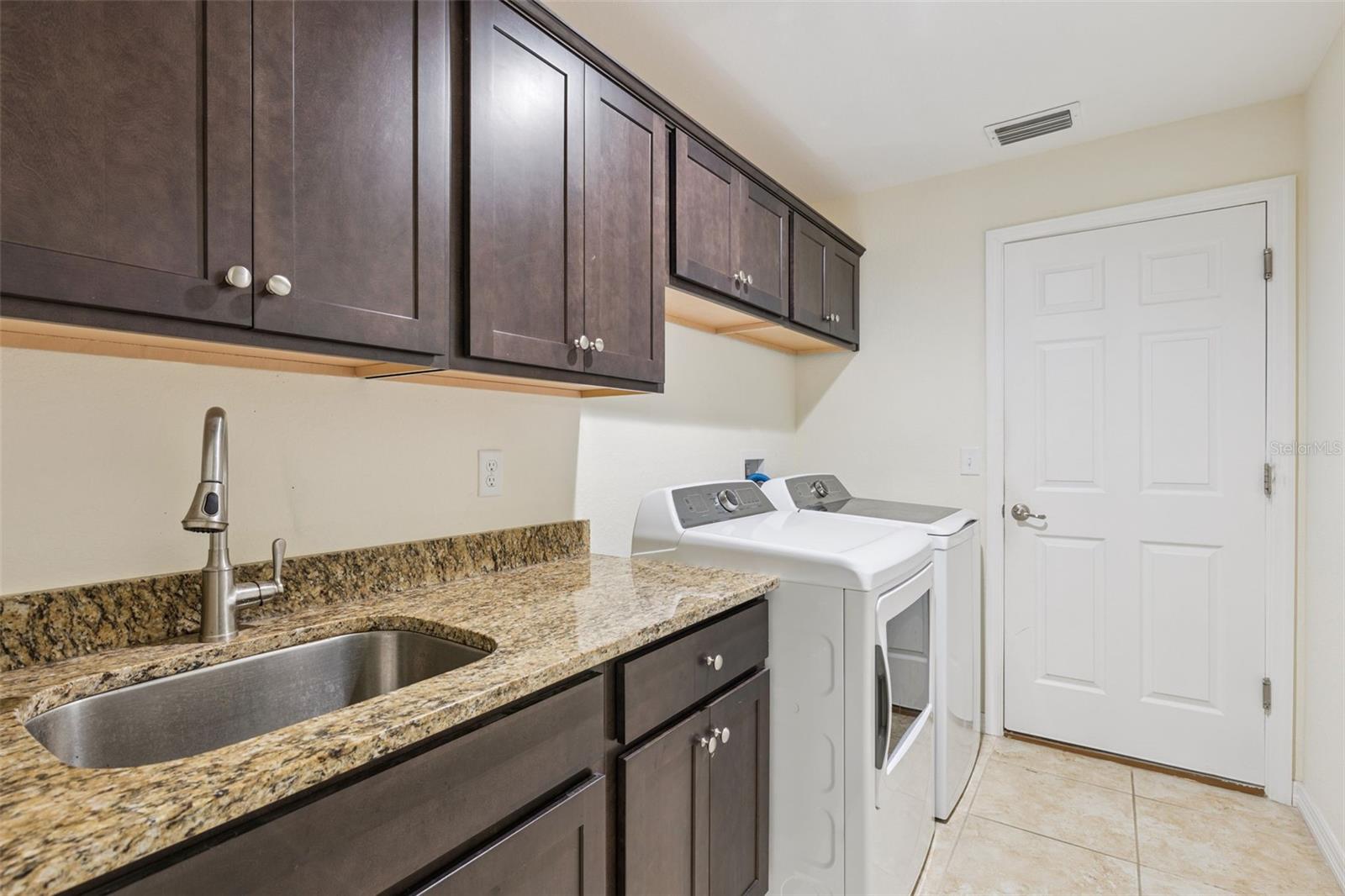 BELLEVIEWS SUNNY SKIES - Residential