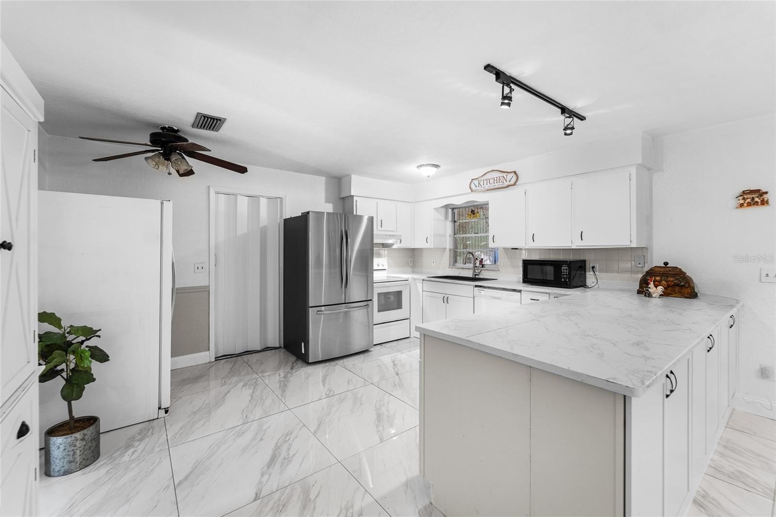 HIGHLAND MANOR ADD UNIT 2 - Residential