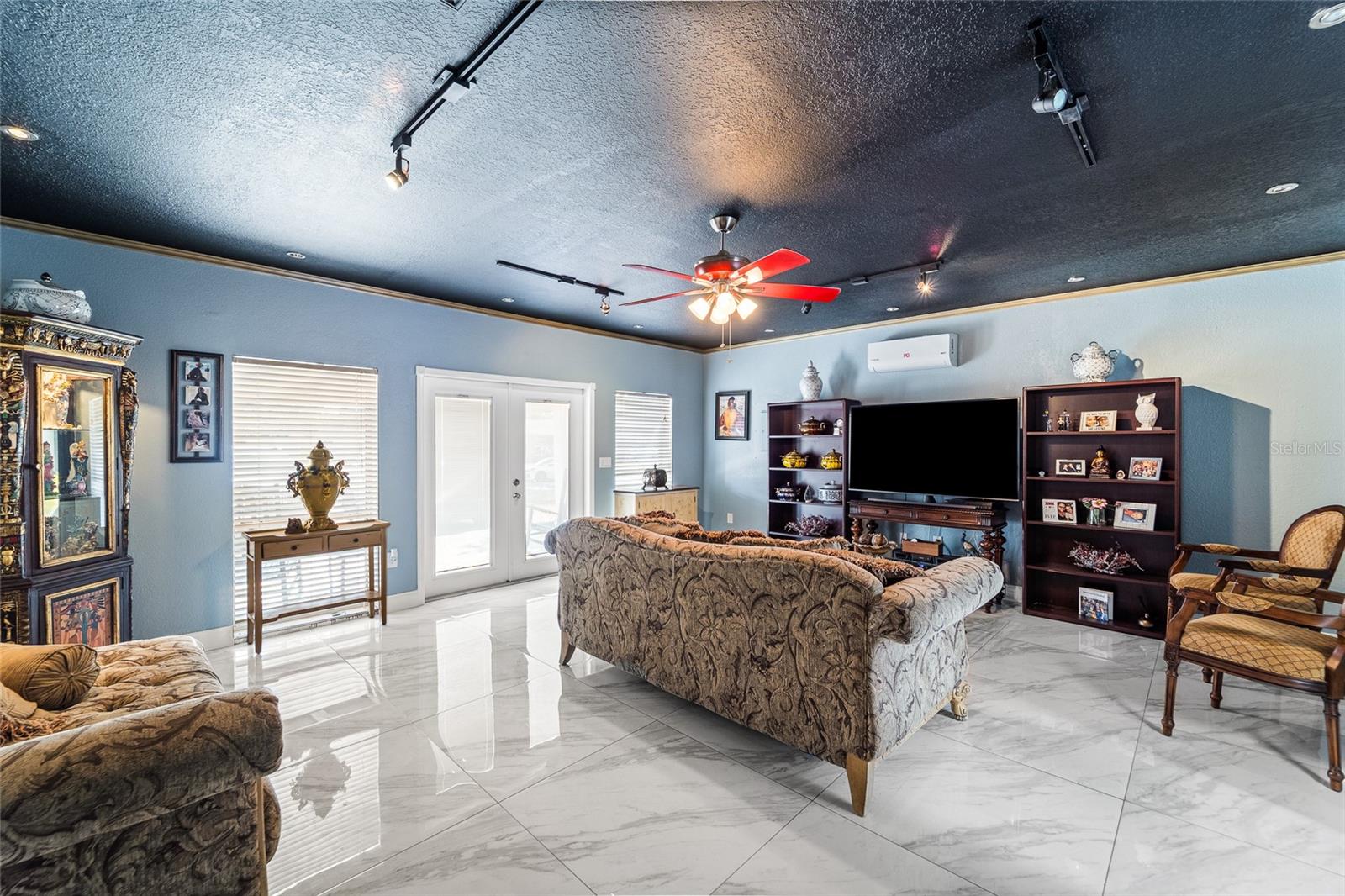 HIGHLAND MANOR ADD UNIT 2 - Residential