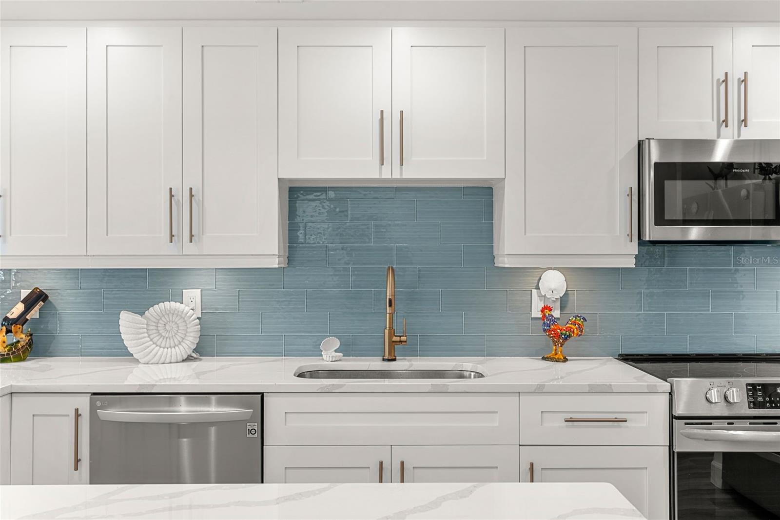 PINNACLE OF TIERRA VERDE - Residential