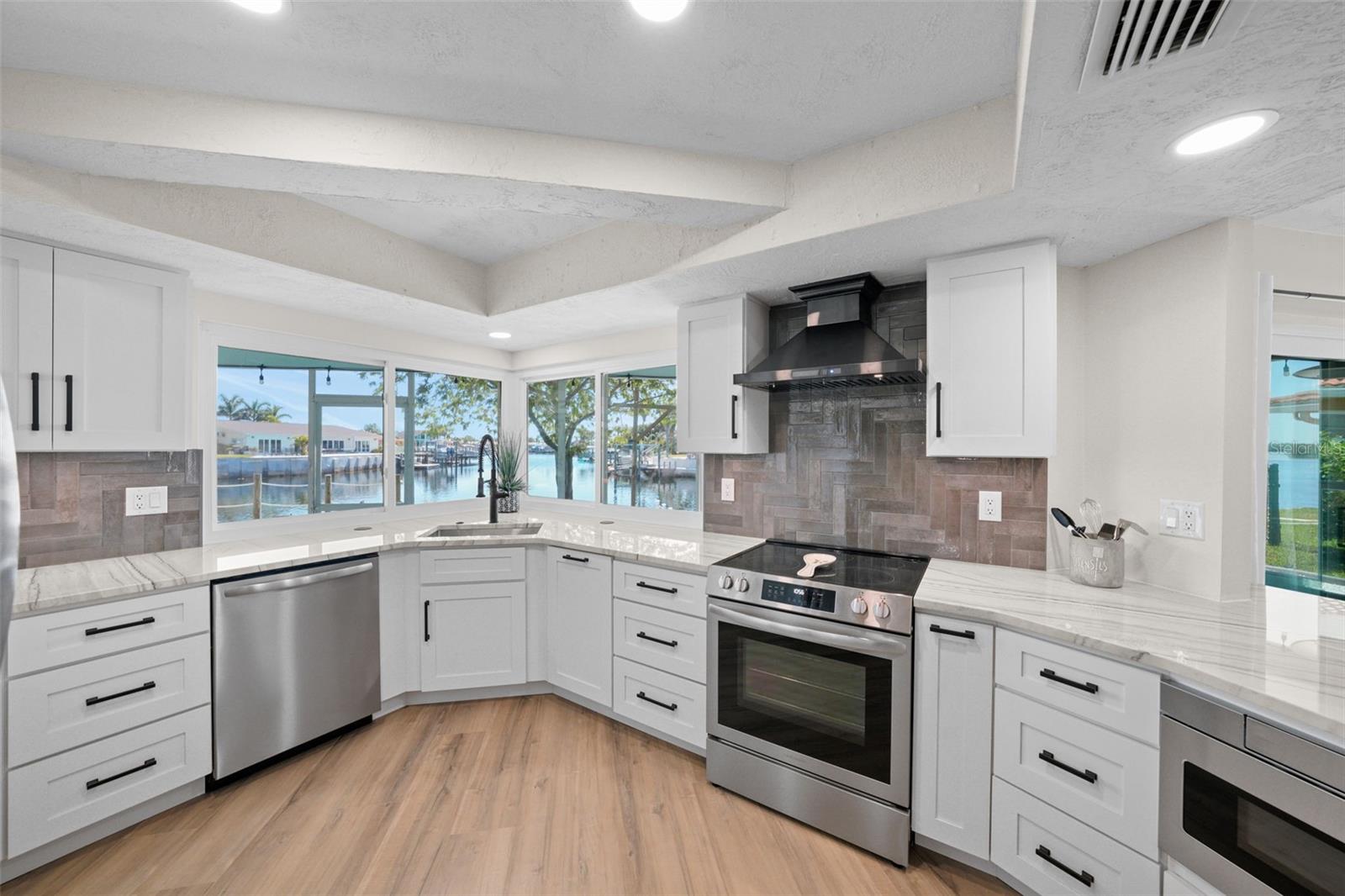 4968 SOUTHSHORE DRIVE