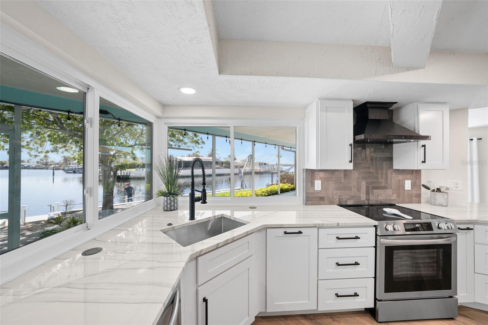 4968 SOUTHSHORE DRIVE