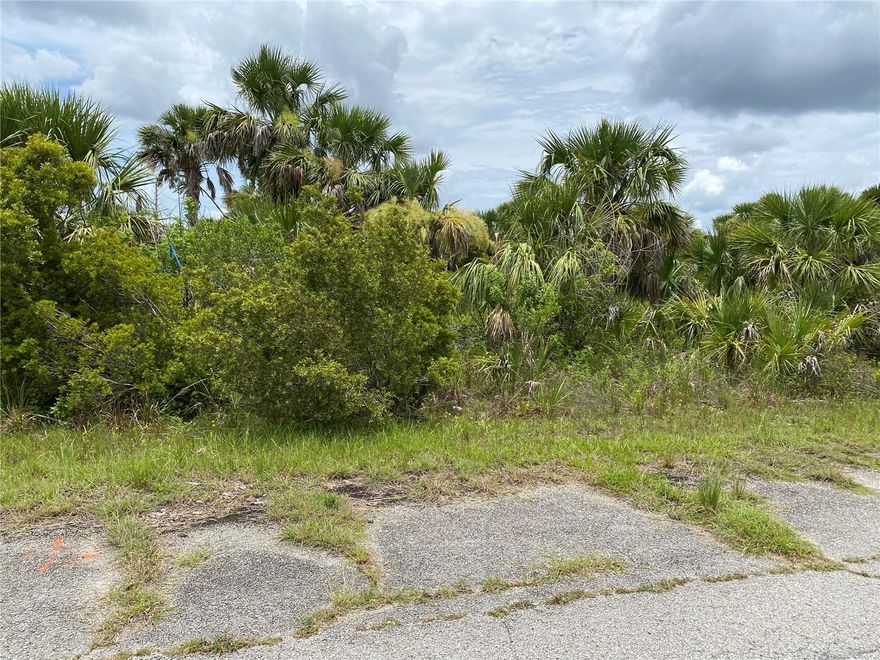 Reduced Price!!Great opportunity to get this oversized lot with residential homes nearby. Shopping, restaurants, parks, & recreation only several miles away.Don't miss this opportunity. Call now.