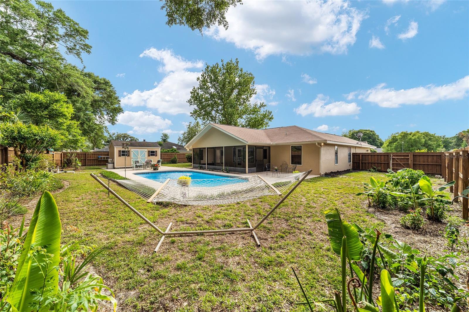 COUNTRY ESTATE - Residential