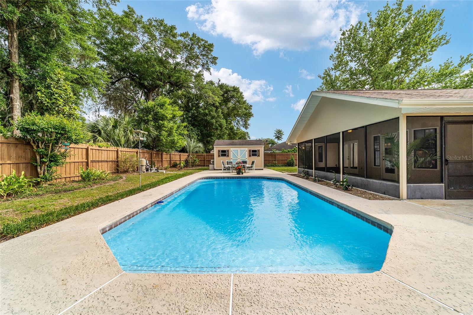 COUNTRY ESTATE - Residential