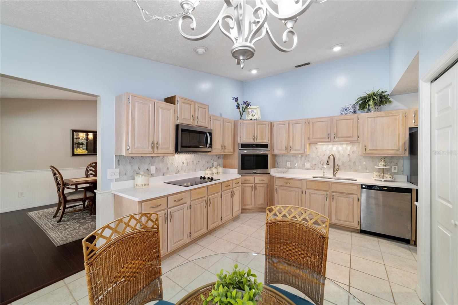 COUNTRY ESTATE - Residential