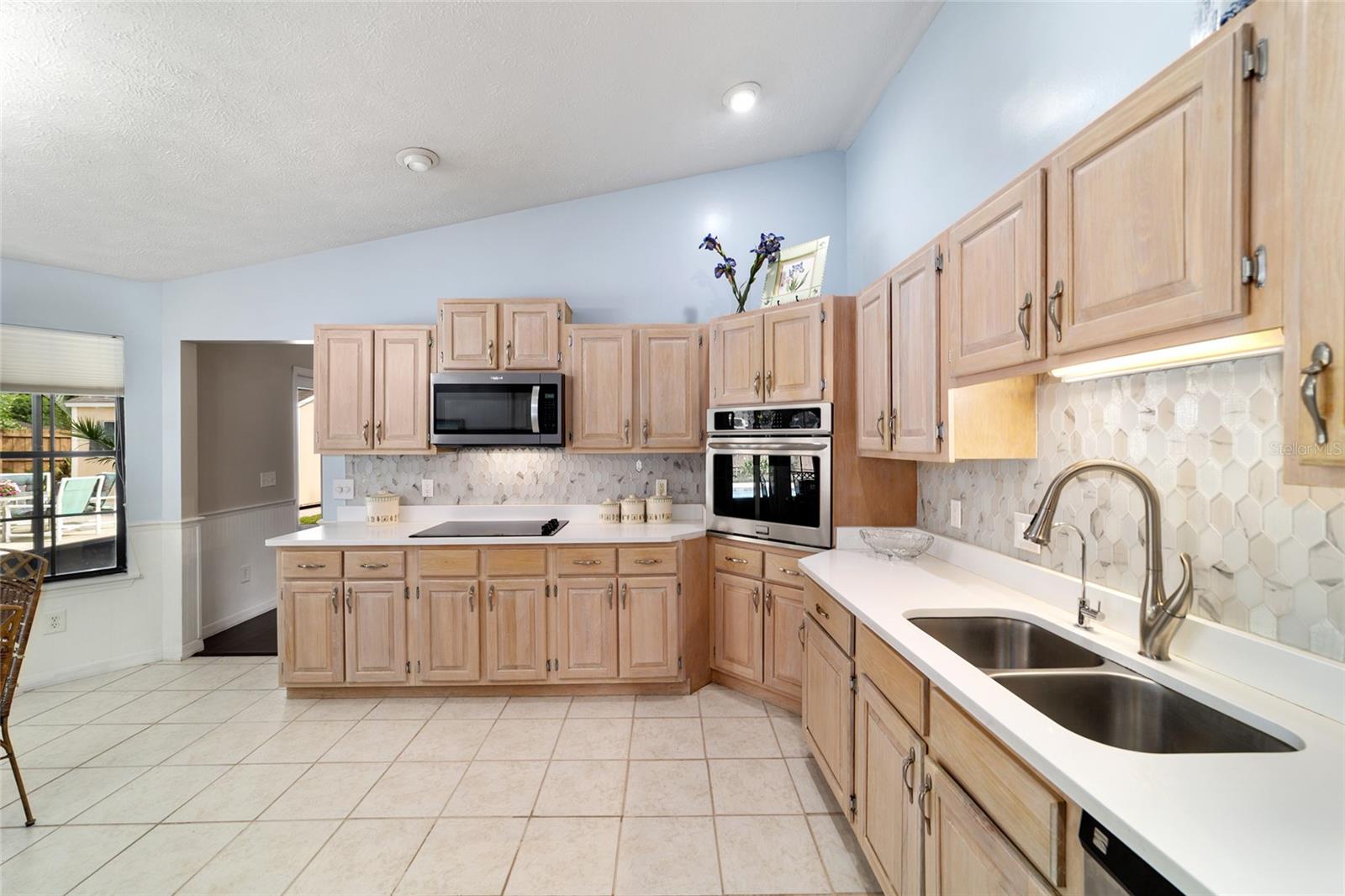 COUNTRY ESTATE - Residential