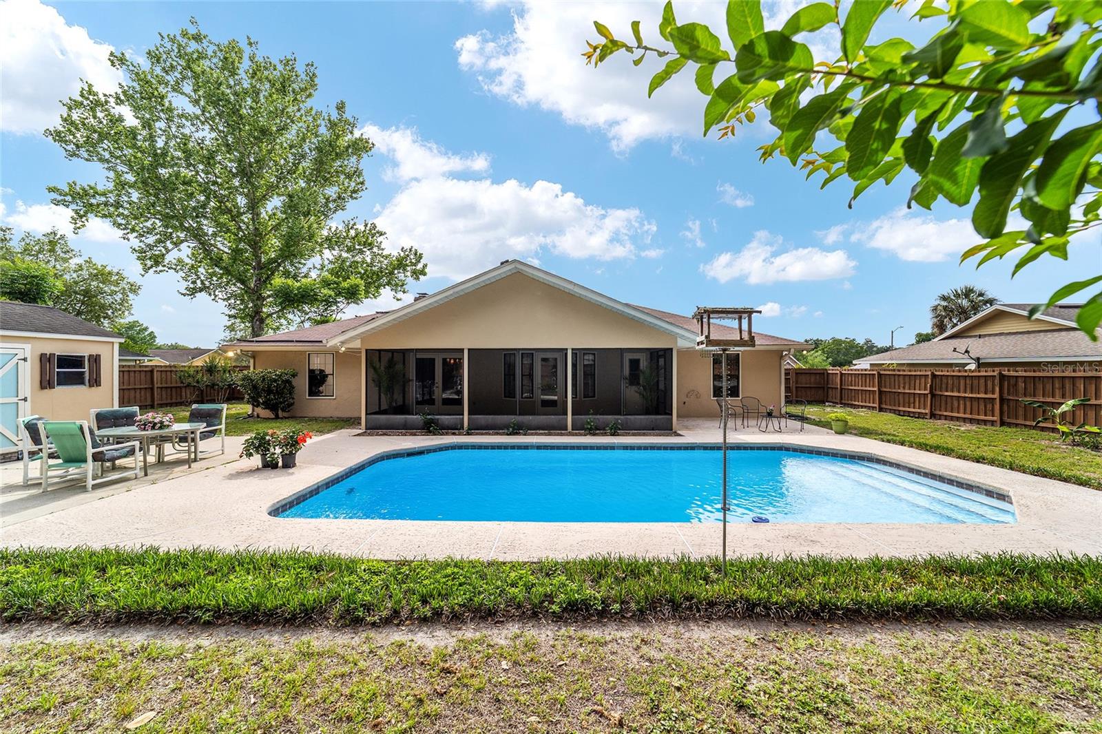 COUNTRY ESTATE - Residential