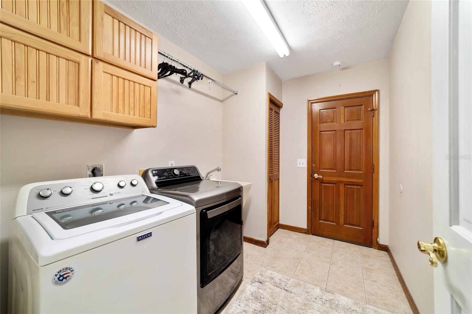 COUNTRY ESTATE - Residential