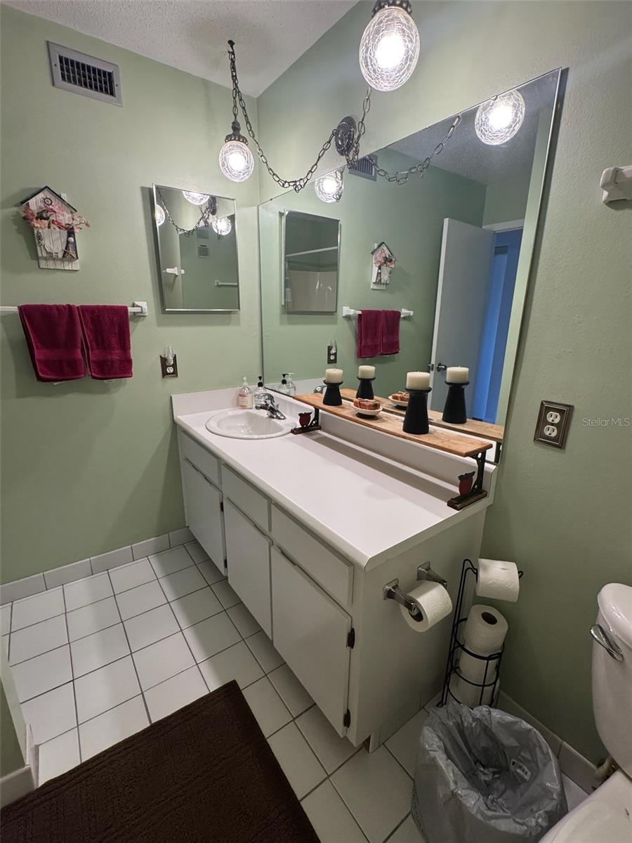 WILLOW LAKE BLDG 5 CONDO - Residential Lease