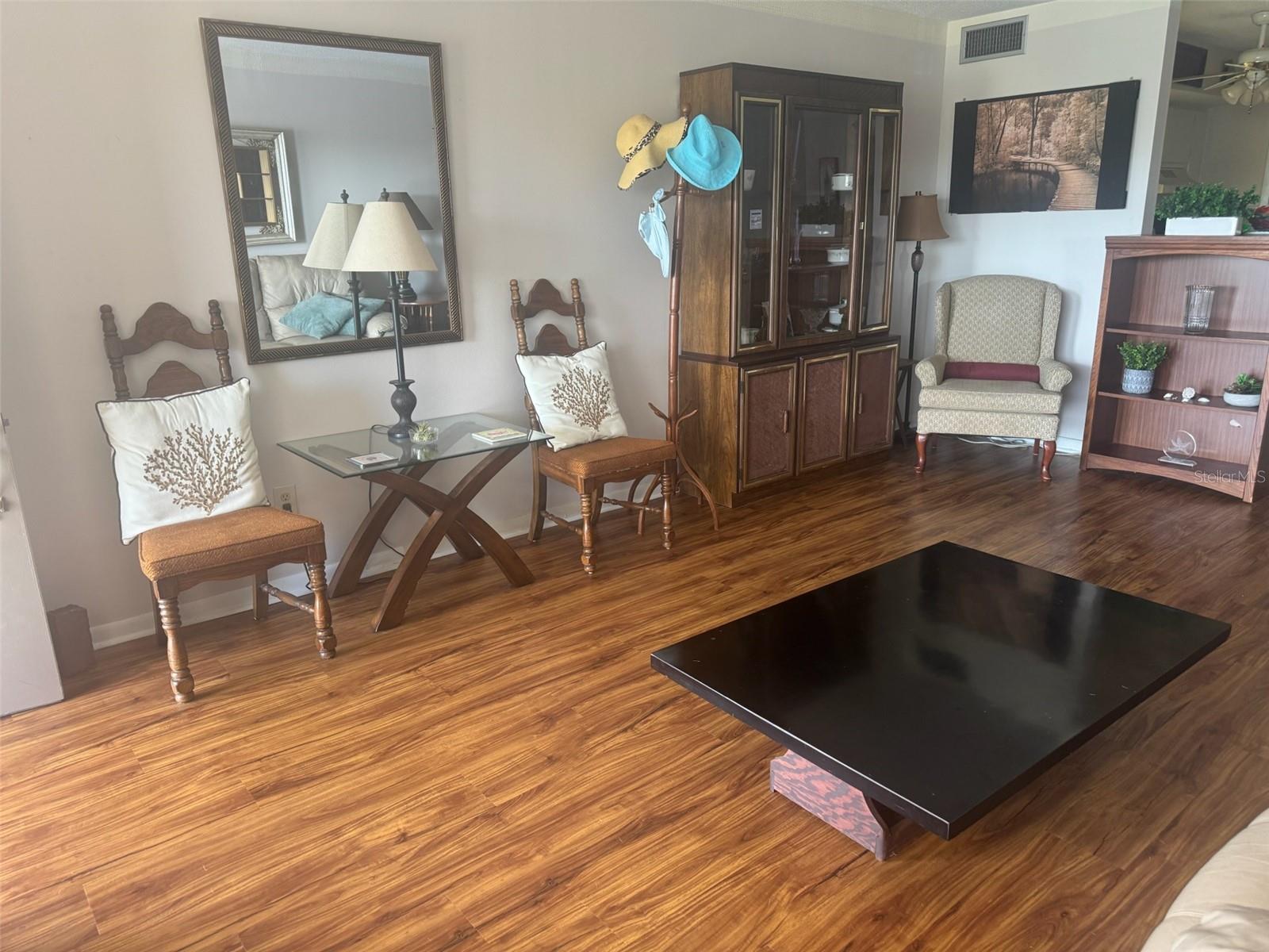 WILLOW LAKE BLDG 5 CONDO - Residential Lease