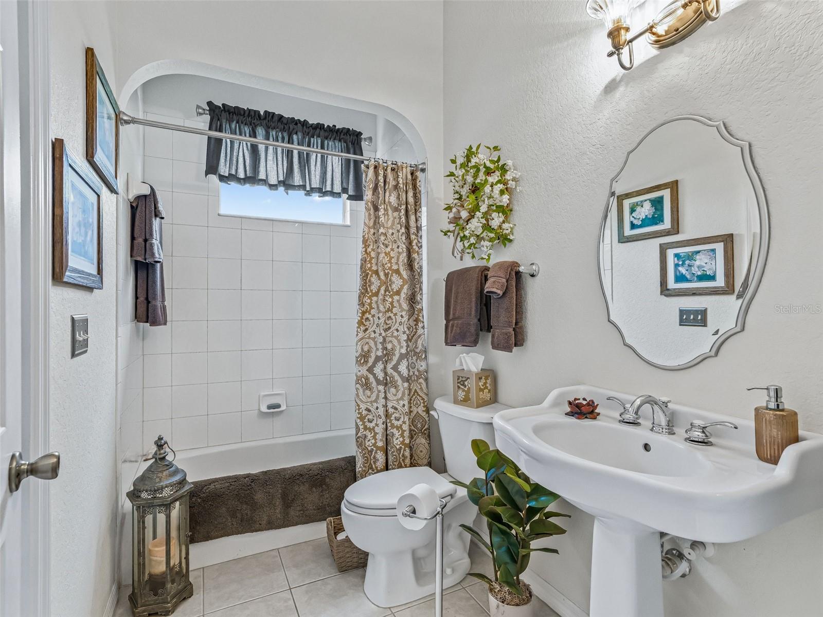 MEADOWS/STONECREST UN 02 - Residential