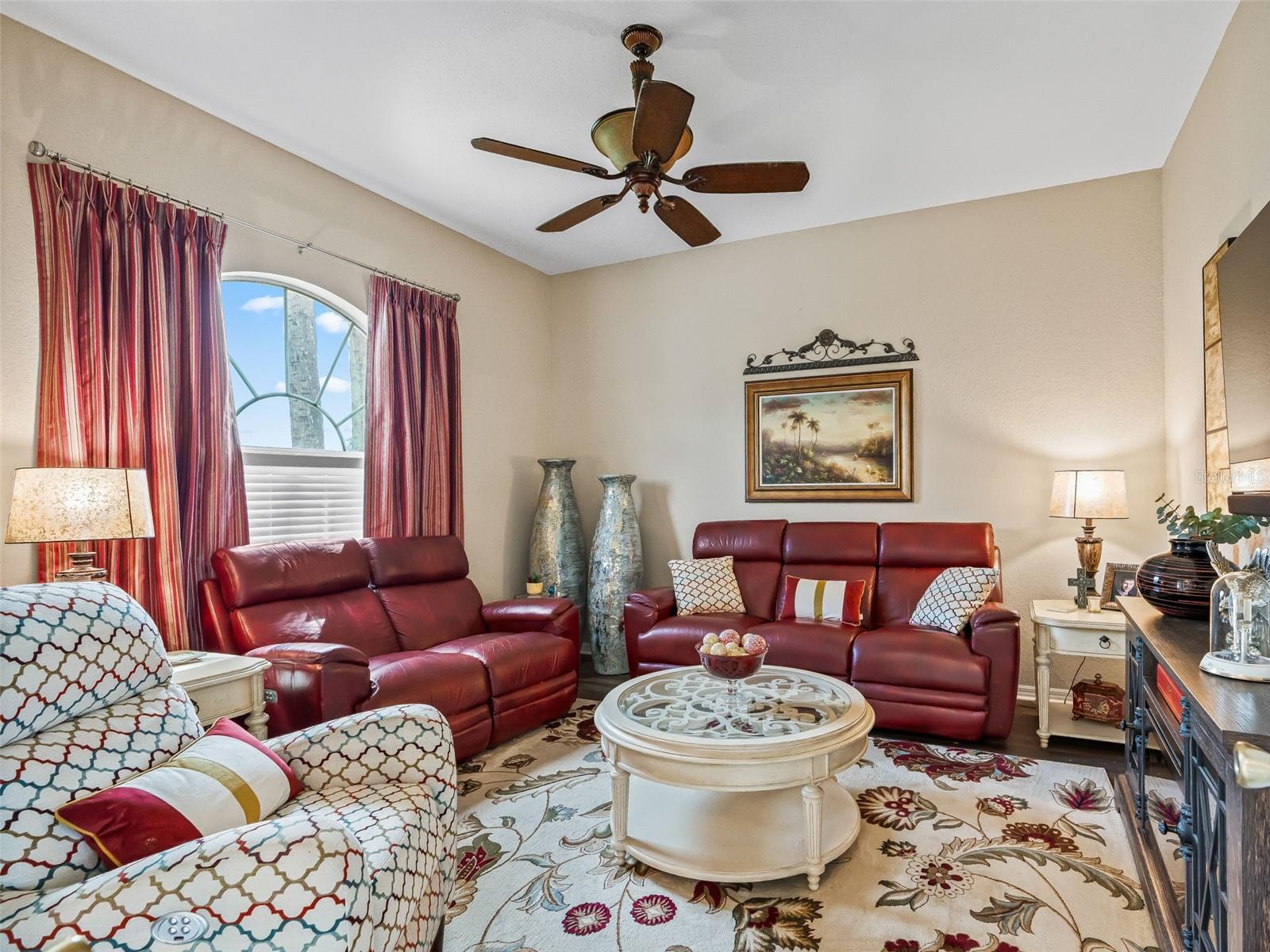 MEADOWS/STONECREST UN 02 - Residential