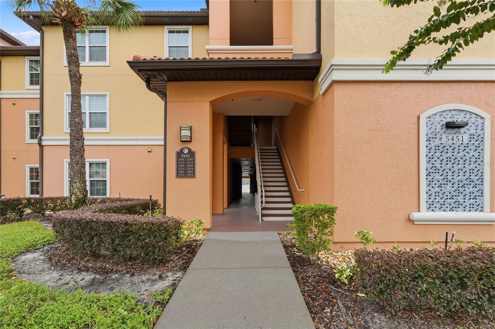 Casas a venda 1 - Jen Dantas 5451 VINELAND ROAD 2301