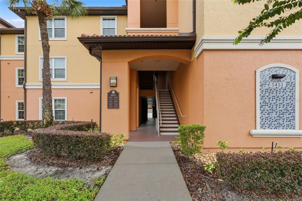 Photo of 5451 Vineland Road #2301, Orlando, FL 32811 (MLS # O6450807)