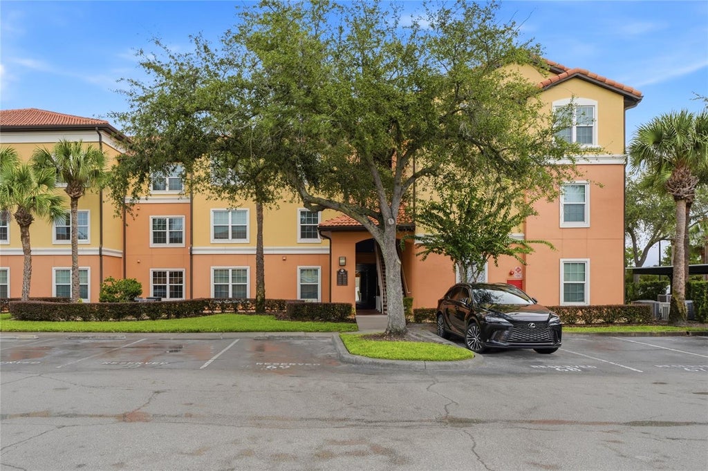 Photo of 5451 Vineland Road #2301, Orlando, FL 32811 (MLS # O6450807)