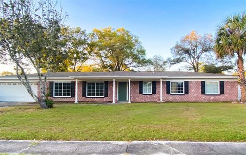 Photo of 706 S Pearl Circle, Brandon, FL 33510 (MLS # TB8486868)