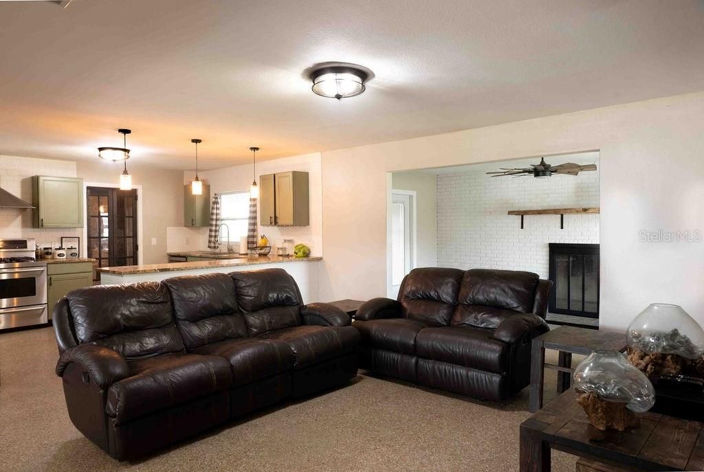 Photo of 706 S Pearl Circle, Brandon, FL 33510 (MLS # TB8486868)