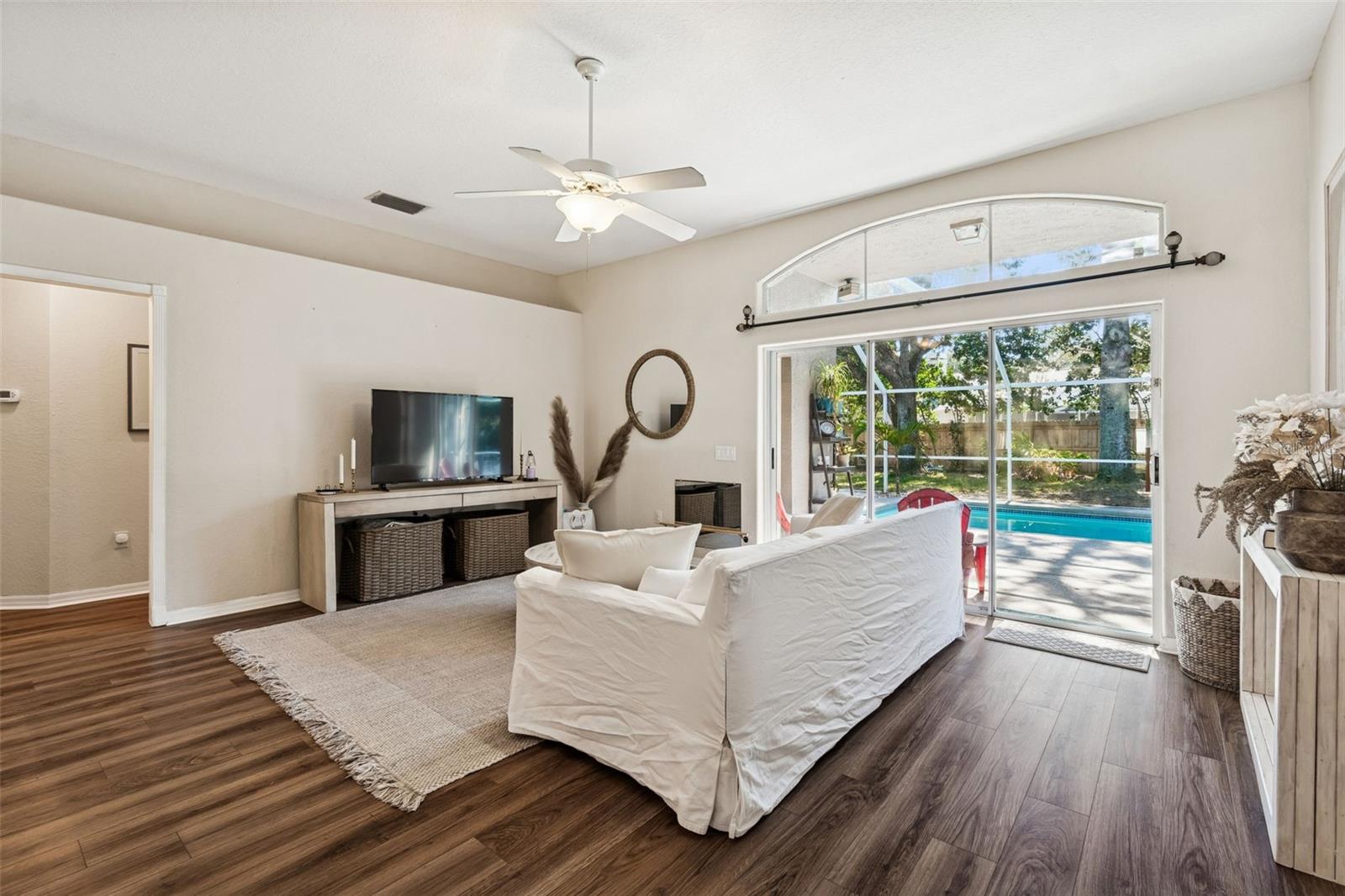 TAMPA PALMS - Residential