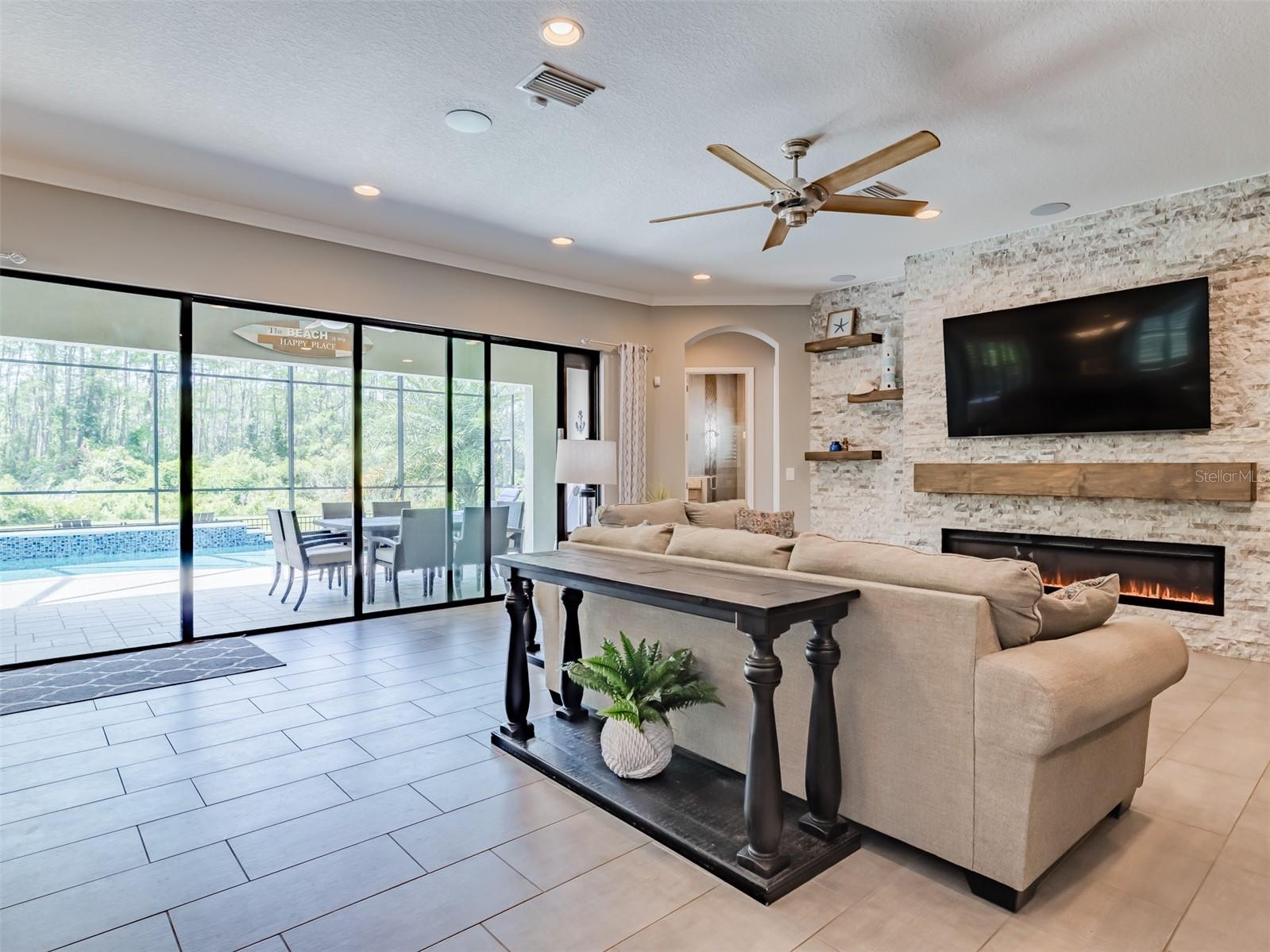 PRISTINE LAKE PRESERVE - Residential