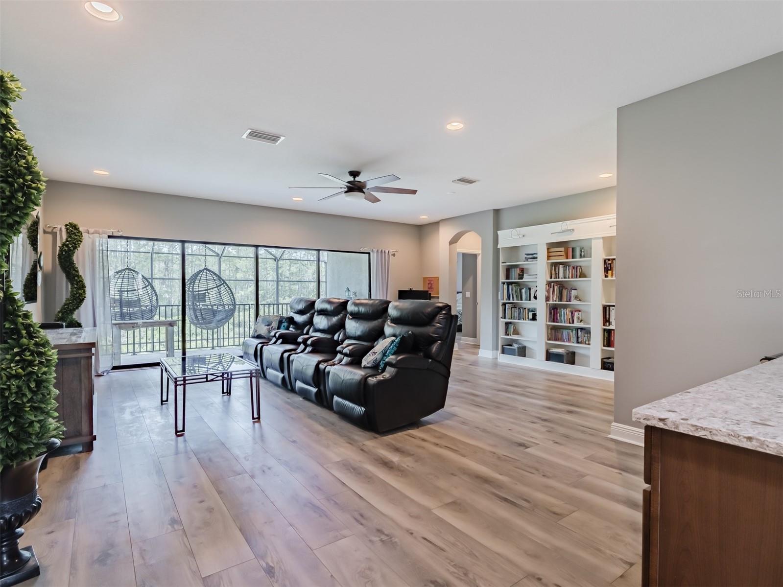 PRISTINE LAKE PRESERVE - Residential