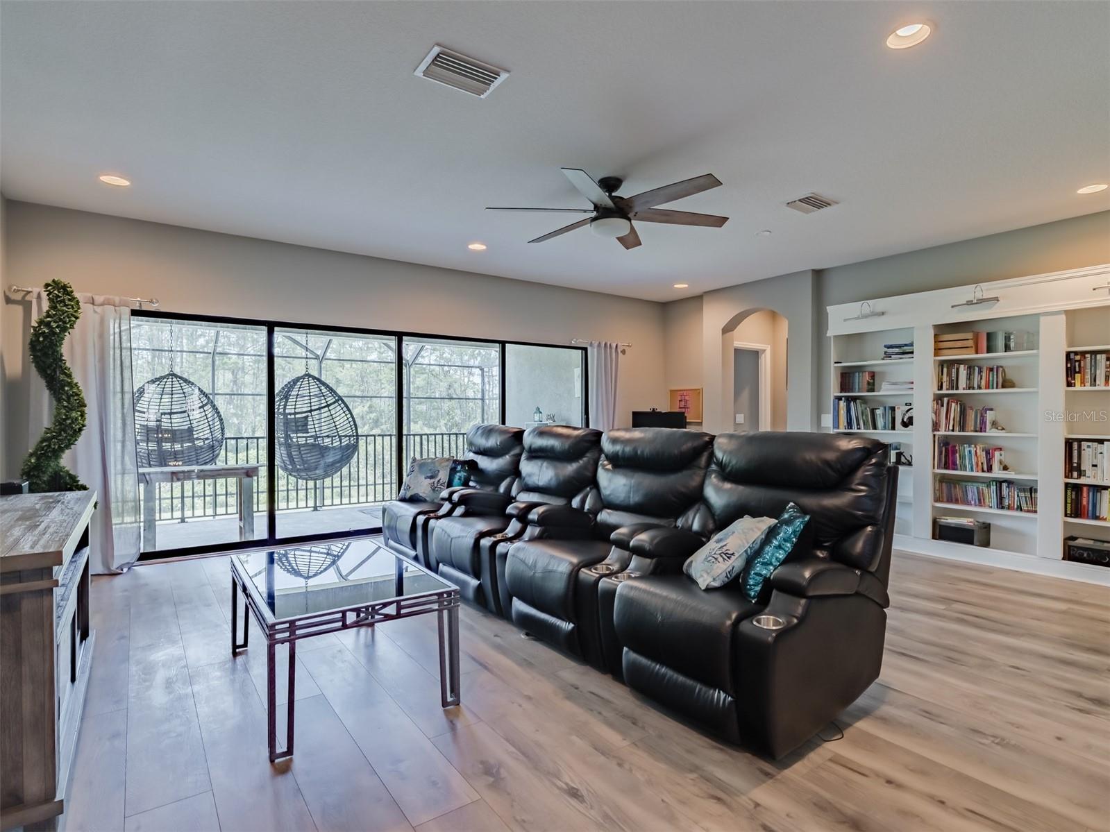 PRISTINE LAKE PRESERVE - Residential
