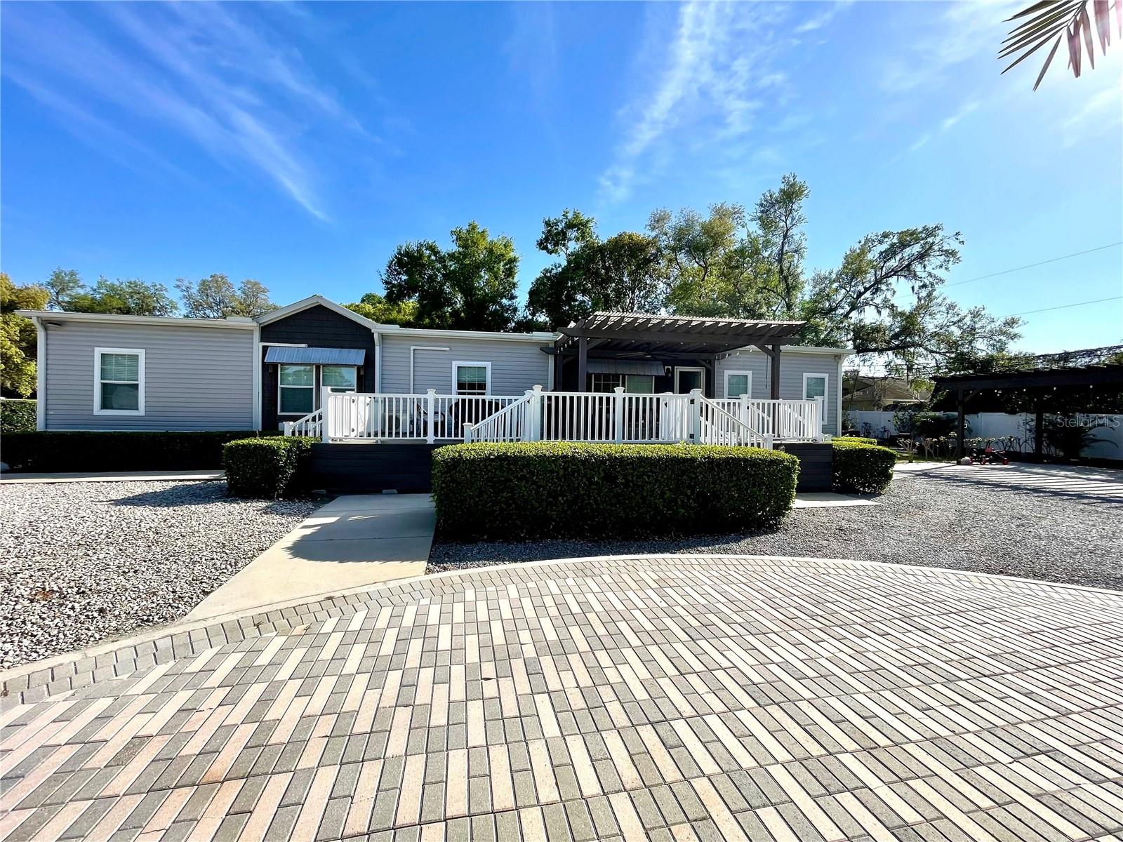 Beautiful and Spacious Home with Luxury Amenities in Lakeland. Discover this stunning 5-bedroom, 3-bathroom home sitting on nearly an acre in Lakeland. Perfect for a large family, this home offers a spacious kitchen ideal for entertaining and creating unforgettable memories. The primary suite boasts a large walk-in closet and a luxurious hot tub. An additional two-level guest apartment next to the house features a spacious bedroom and full bathroom on the second floor, and a kitchen, living room, and an additional half bathroom on the first floor. Perfect for families or rental opportunities. Outdoor amenities include a basketball court, sauna, and lush green spaces. The backyard is an entertainer’s dream, featuring a bar, a large jacuzzi, and a barbecue area. Enjoy peace and privacy in this fully fenced property, with easy and secure access thanks to its electronic gate. Security and convenience in one place.