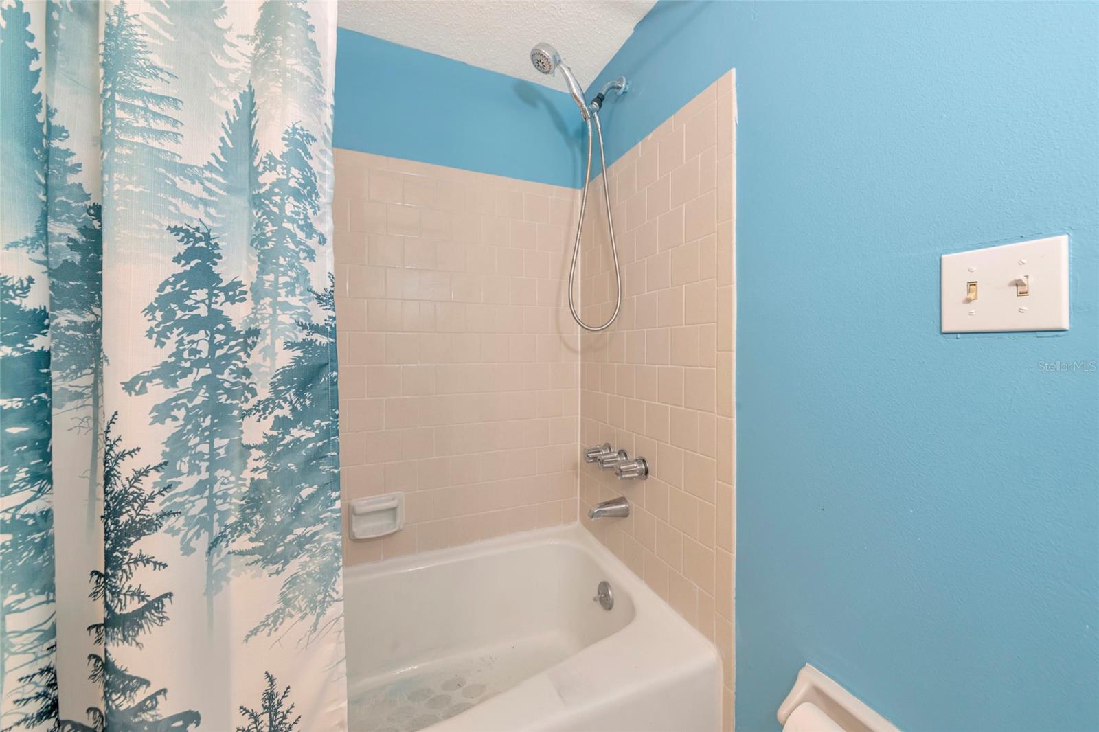 BAYSHORE ON THE LAKE APTS III SEC1 - Residential