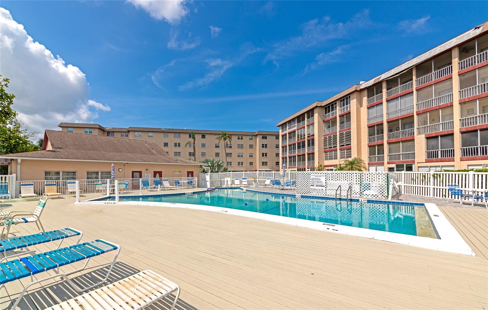 BAYSHORE ON THE LAKE APTS III SEC1 - Residential