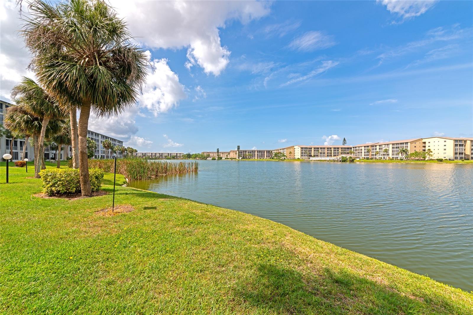 BAYSHORE ON THE LAKE APTS III SEC1 - Residential