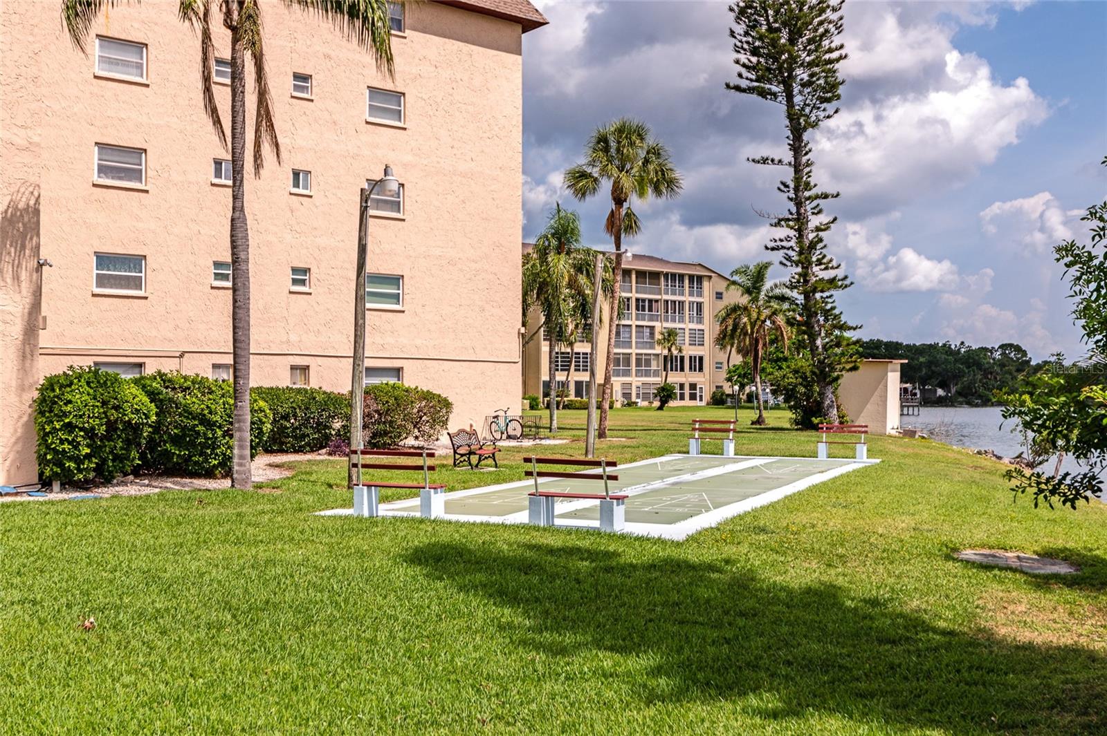 BAYSHORE ON THE LAKE APTS III SEC1 - Residential