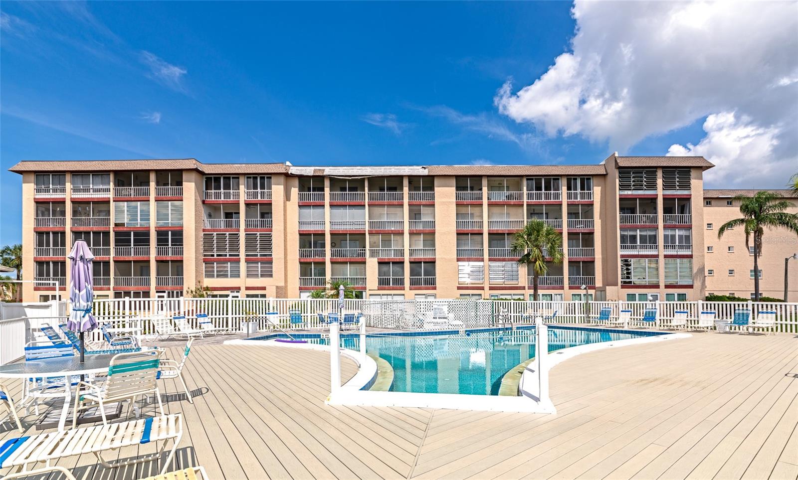 BAYSHORE ON THE LAKE APTS III SEC1 - Residential