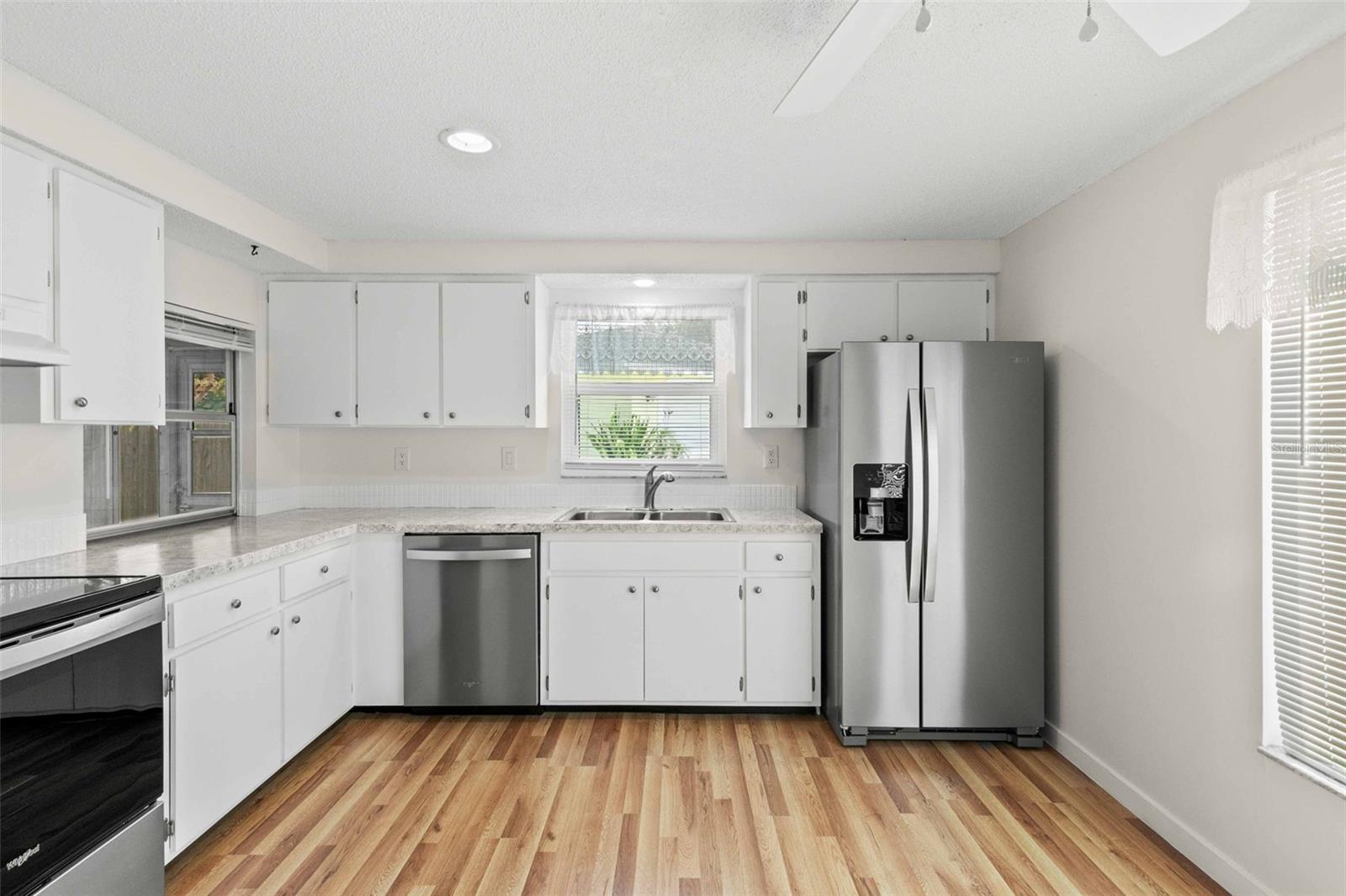 CASAS BONITAS - Residential Lease