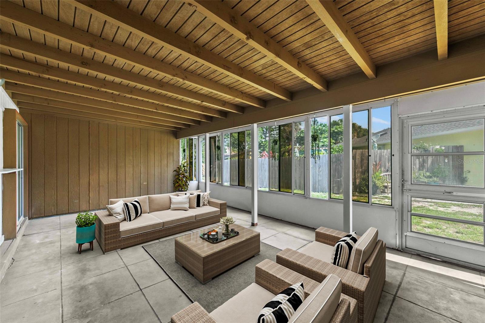 CASAS BONITAS - Residential Lease