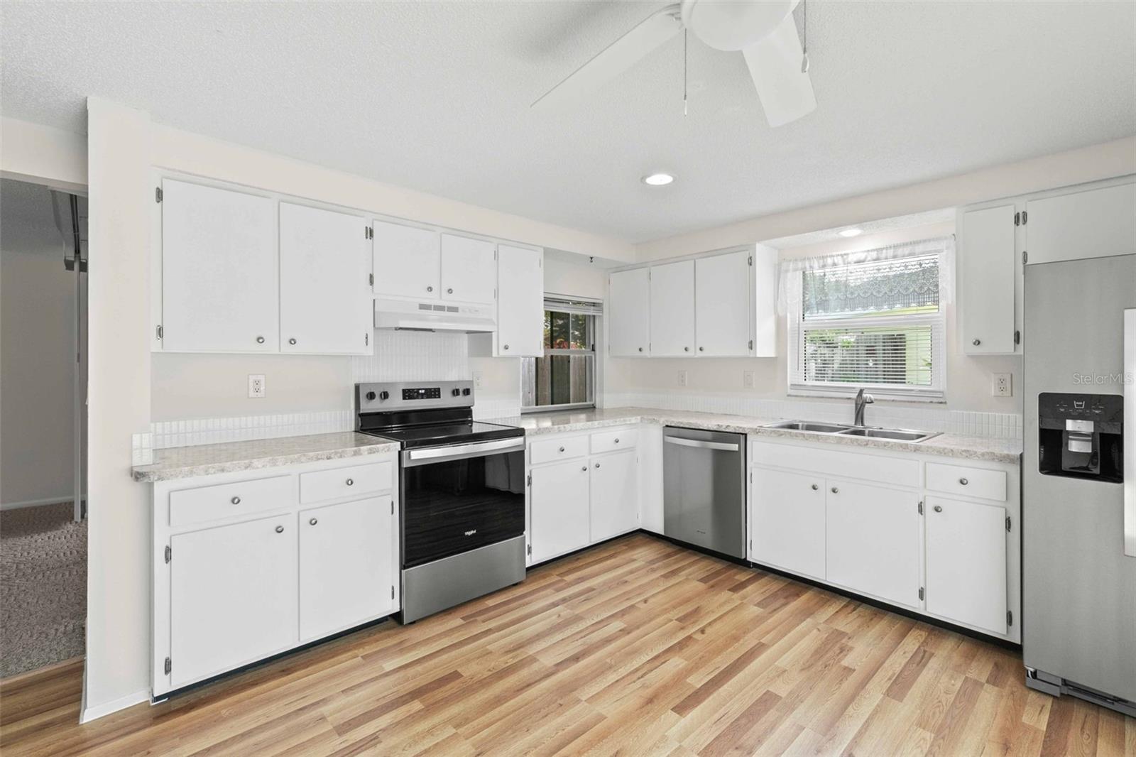 CASAS BONITAS - Residential Lease