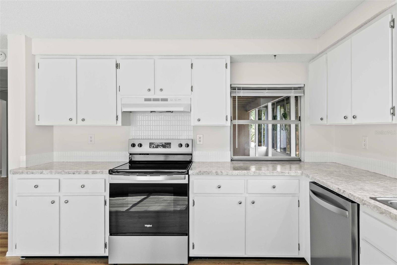 CASAS BONITAS - Residential Lease