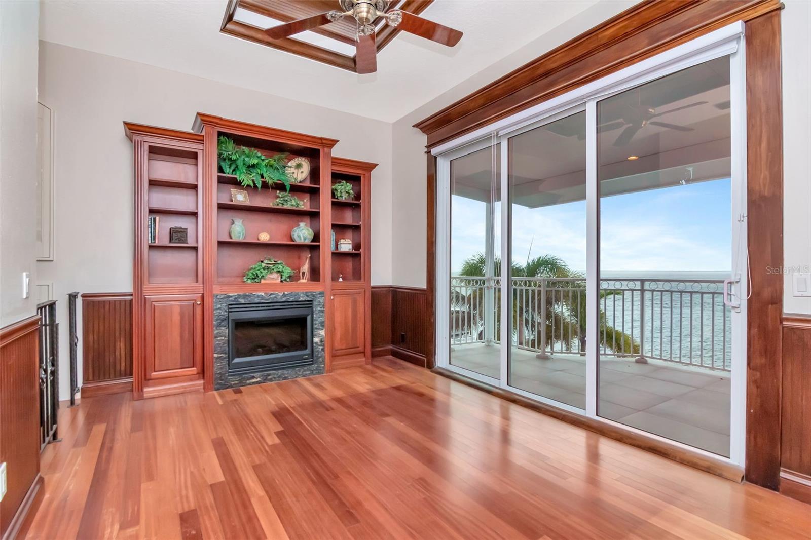 PARADISE POINTE - Residential