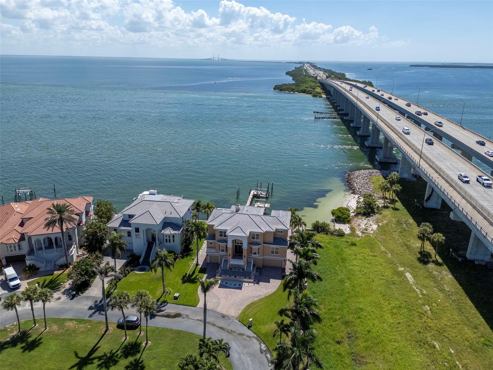 PARADISE POINTE - Residential