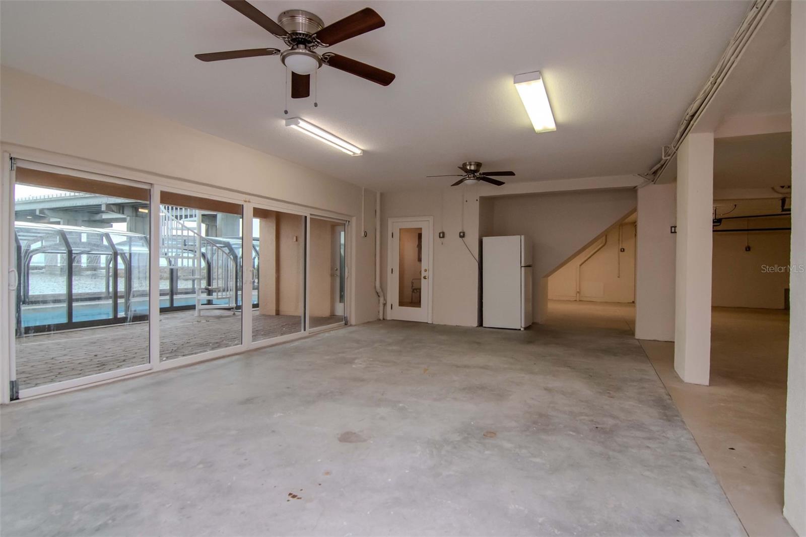 PARADISE POINTE - Residential