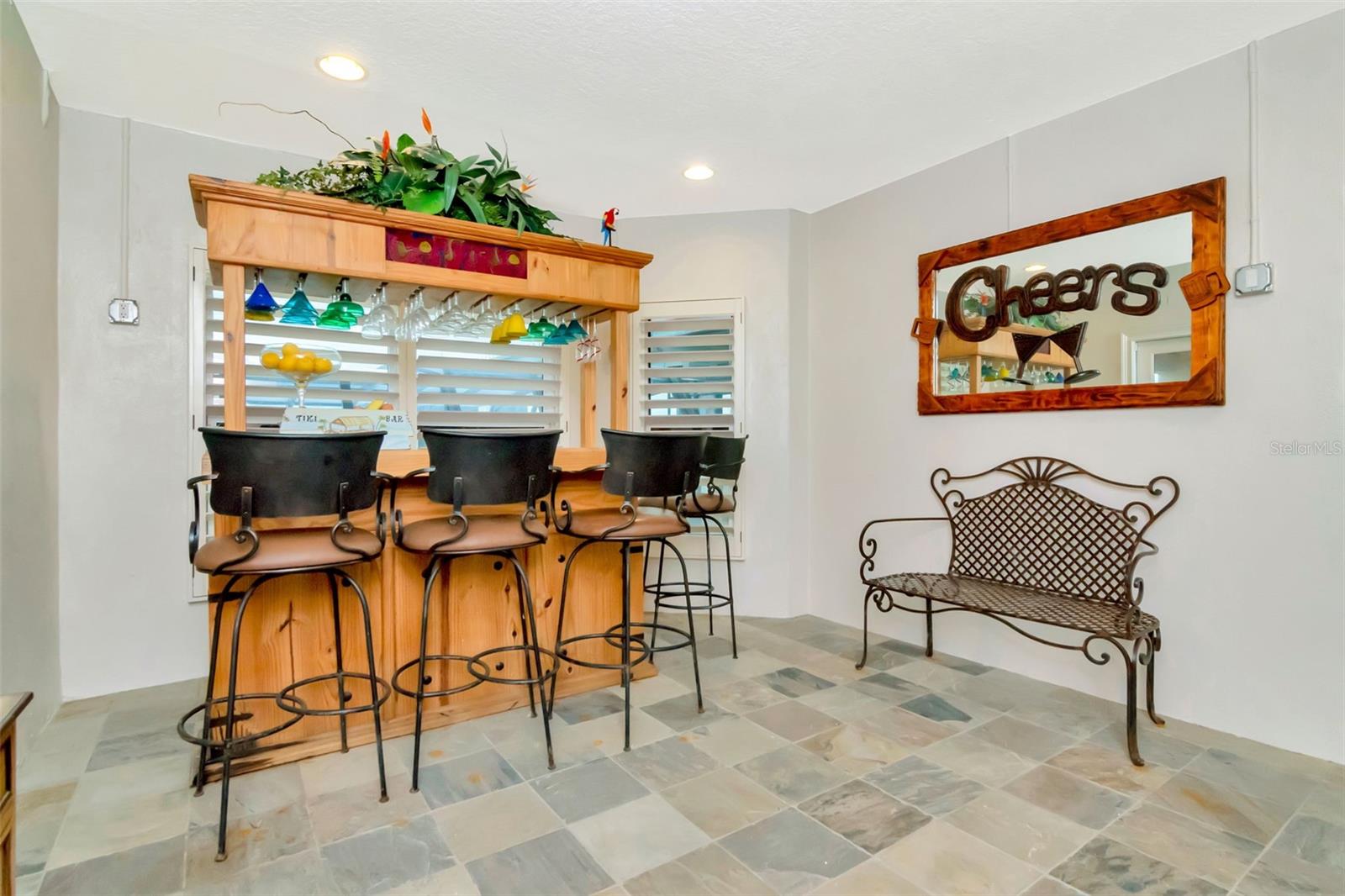 PARADISE POINTE - Residential