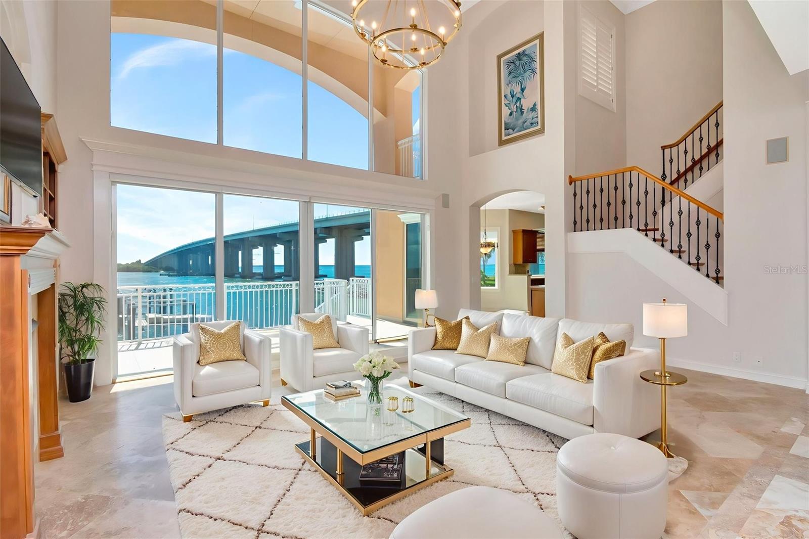 PARADISE POINTE - Residential