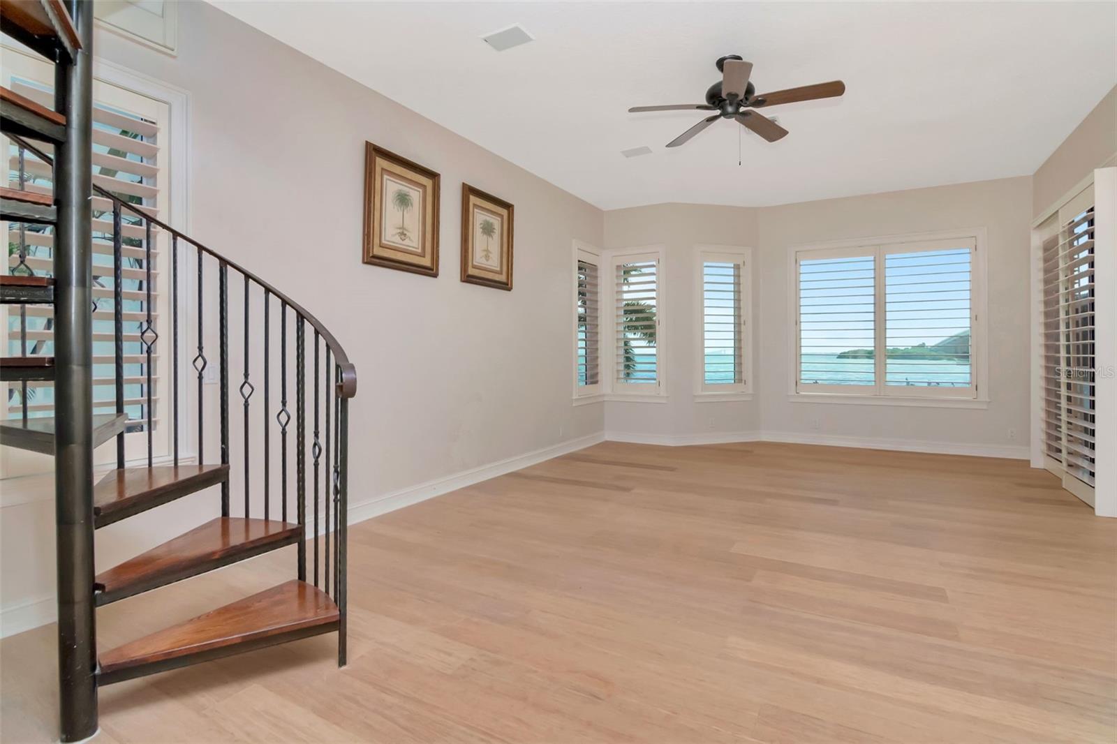 PARADISE POINTE - Residential