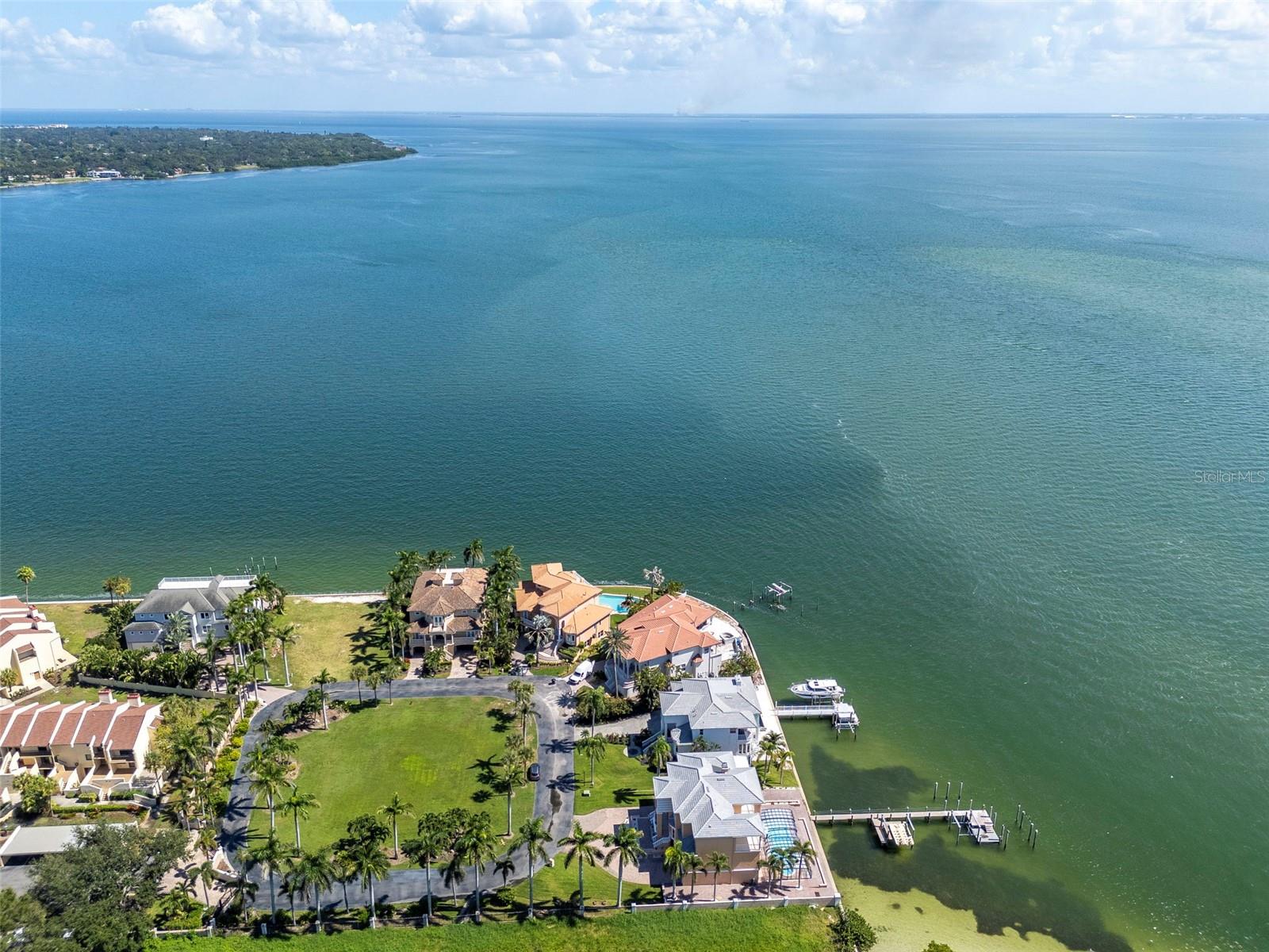 PARADISE POINTE - Residential