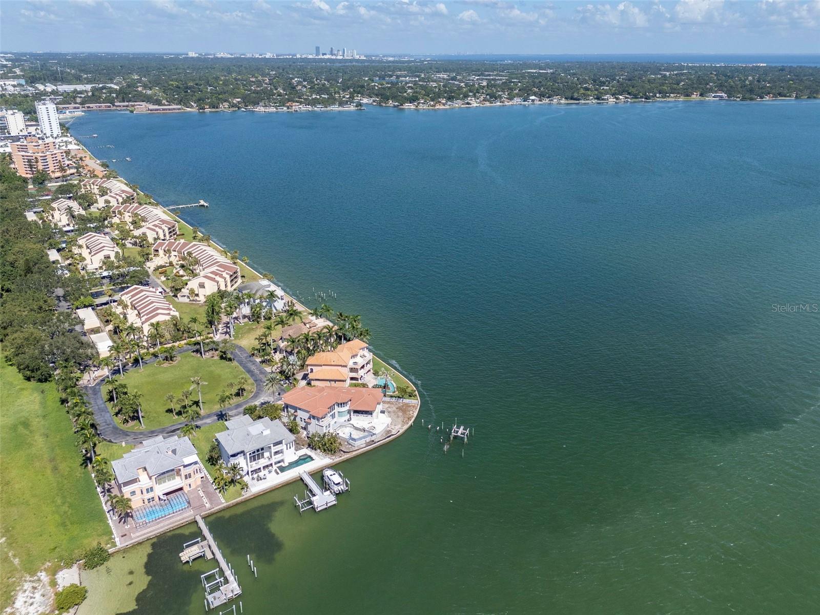 PARADISE POINTE - Residential