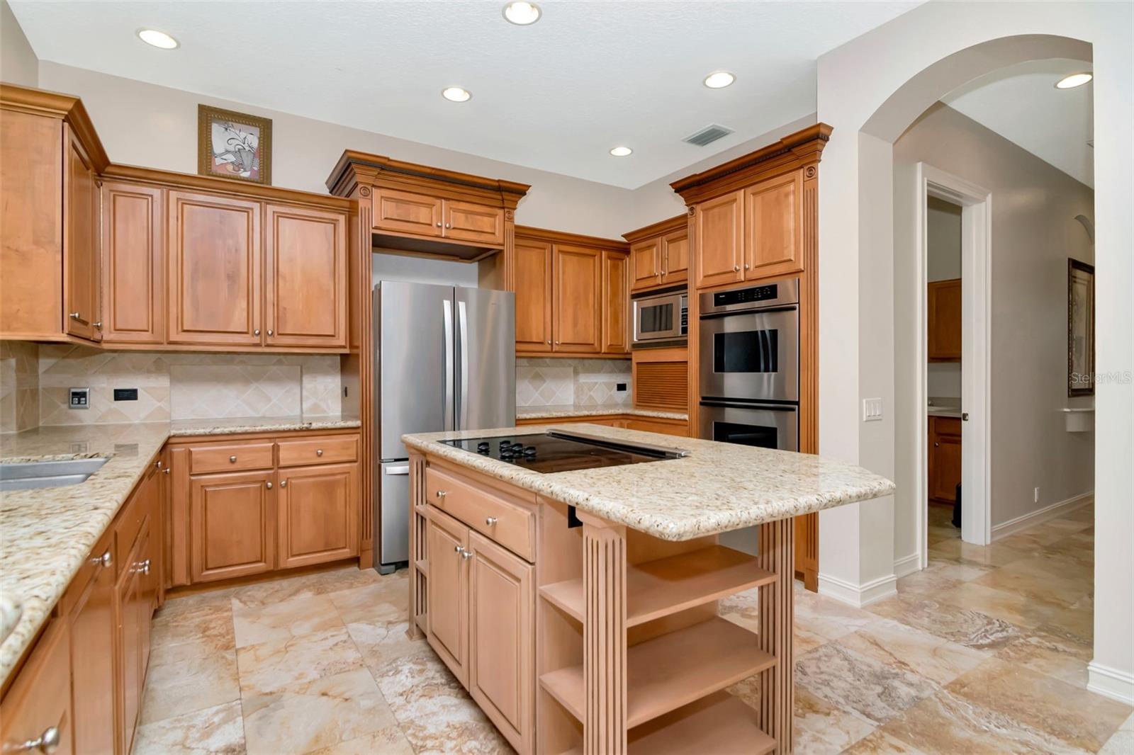 PARADISE POINTE - Residential