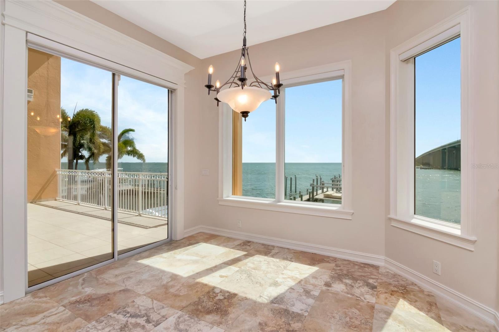 PARADISE POINTE - Residential