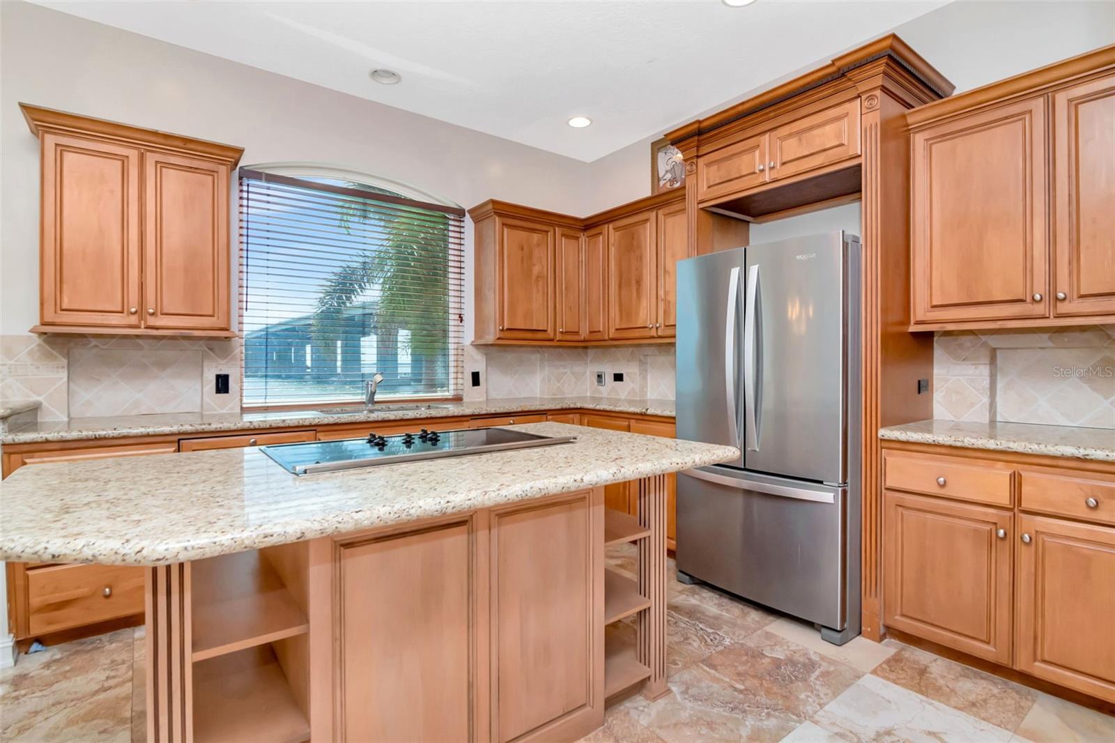 PARADISE POINTE - Residential