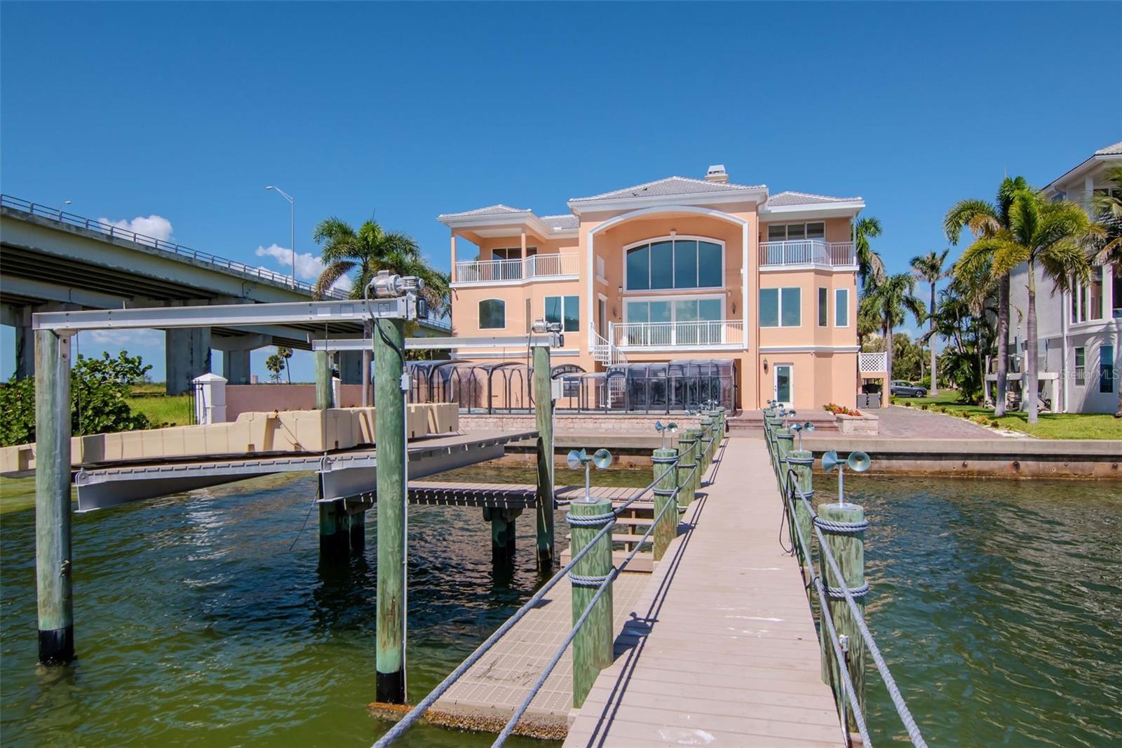 PARADISE POINTE - Residential